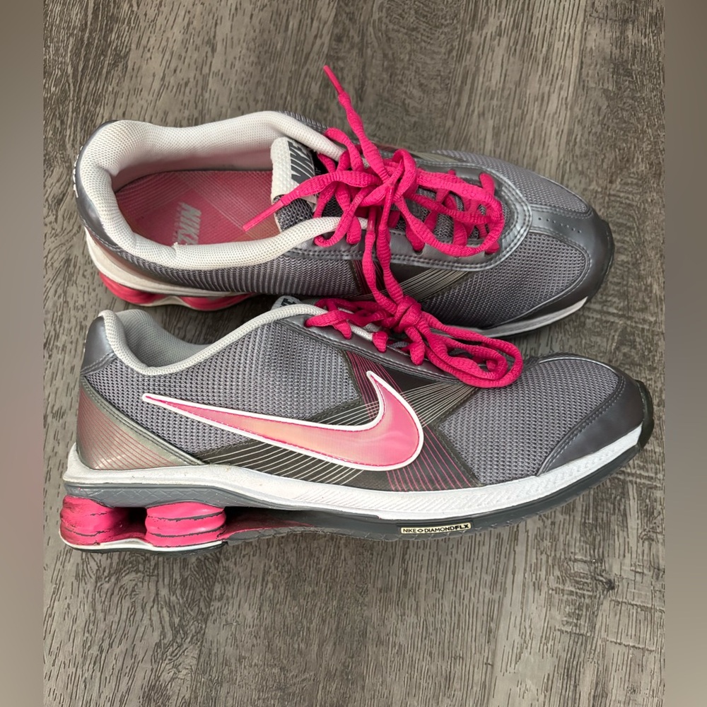 Nike Shox 09’ Metallic Grey & Pink Women’s Running Shoes size 7.5